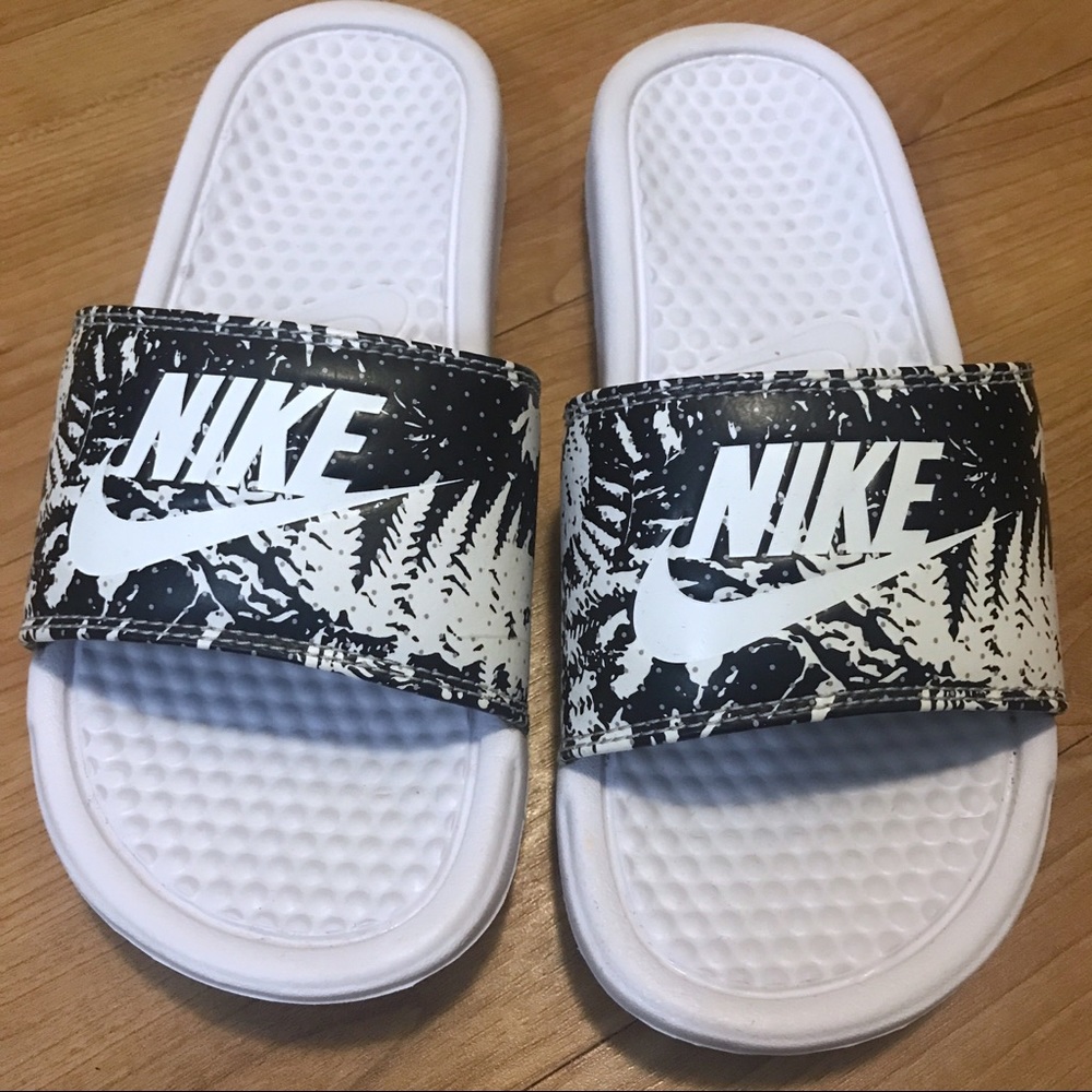 NIKE | benassi women’s slides